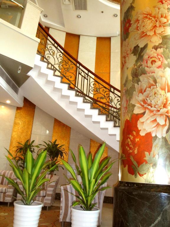 Overseas Chinese International Hotel Csingtao Kültér fotó