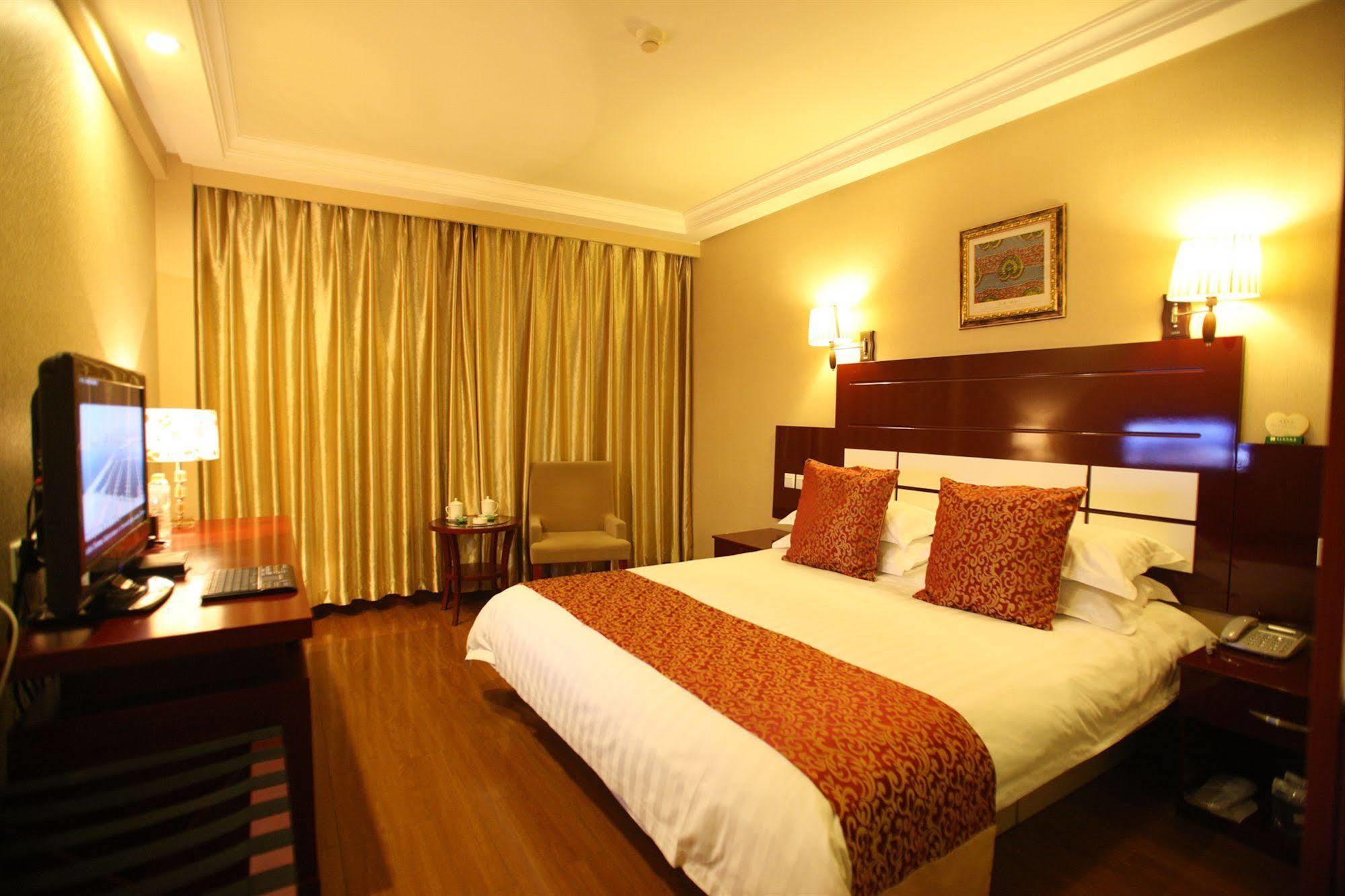 Overseas Chinese International Hotel Csingtao Kültér fotó