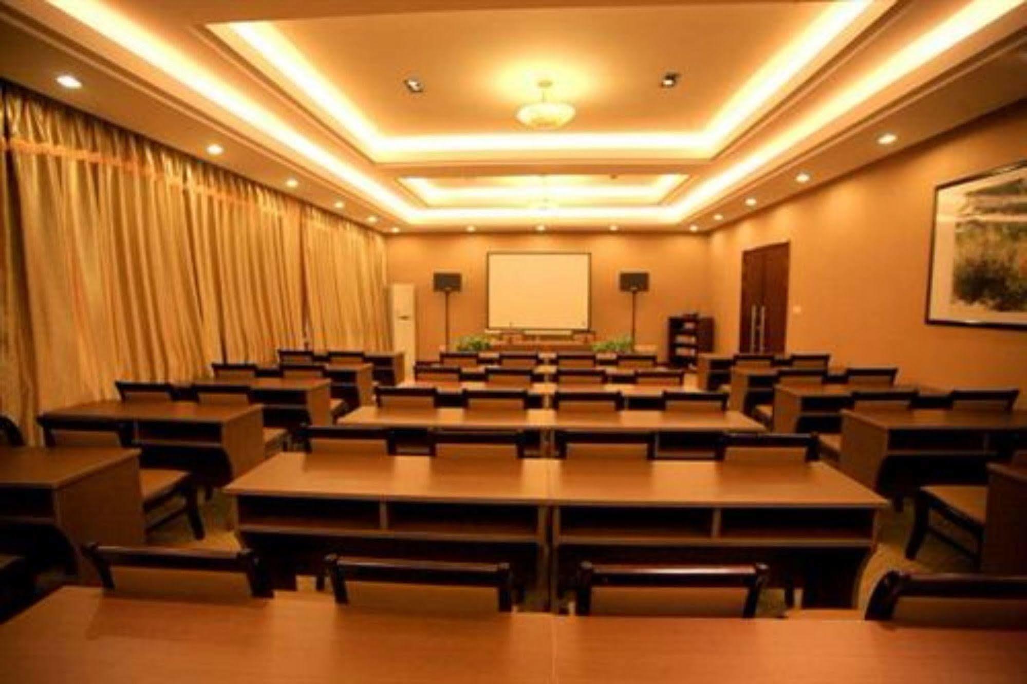 Overseas Chinese International Hotel Csingtao Kültér fotó