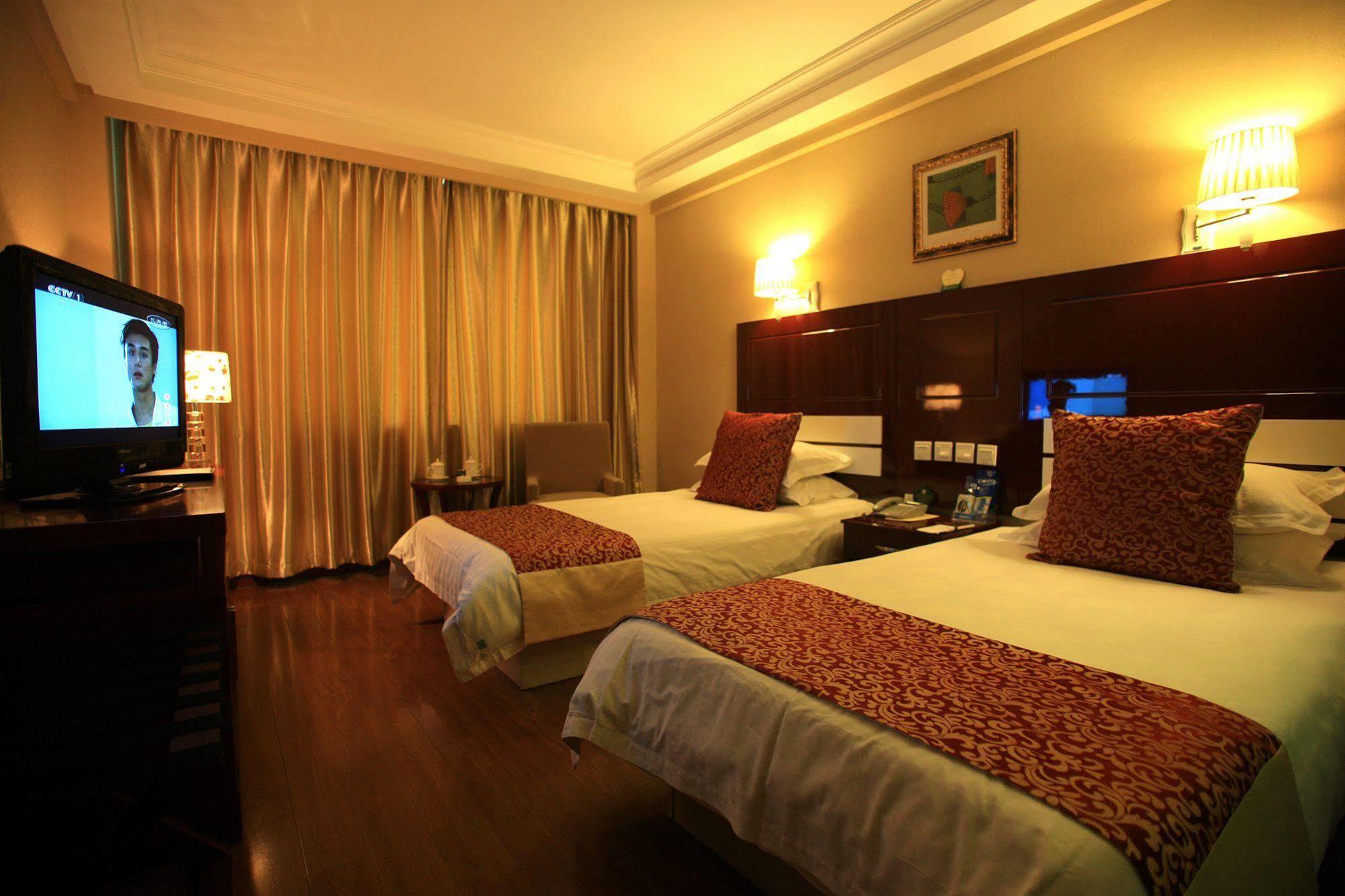 Overseas Chinese International Hotel Csingtao Kültér fotó