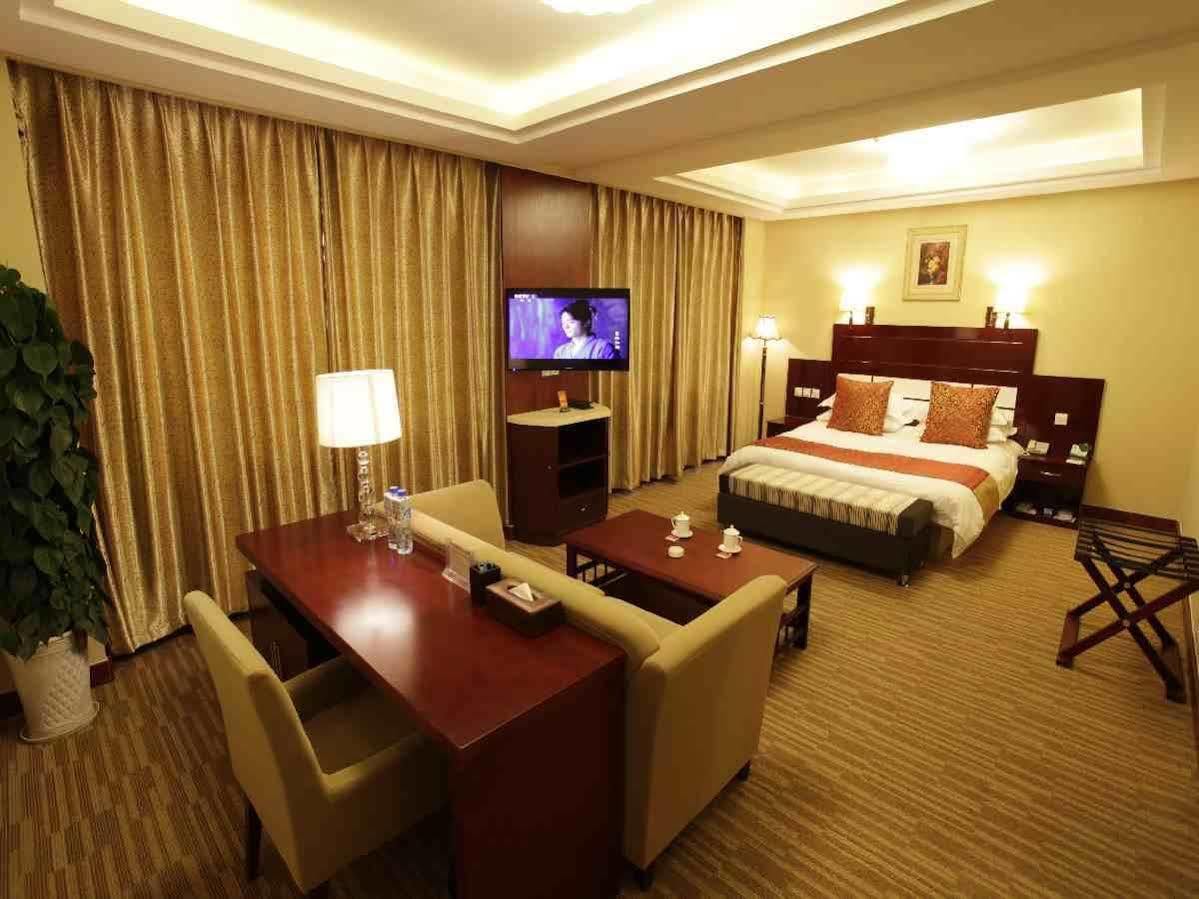 Overseas Chinese International Hotel Csingtao Kültér fotó